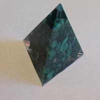 Pyramide malachite 1 